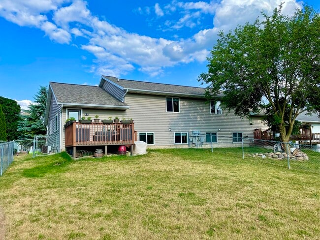 Building Photo - 3016 Maple Valley Dr