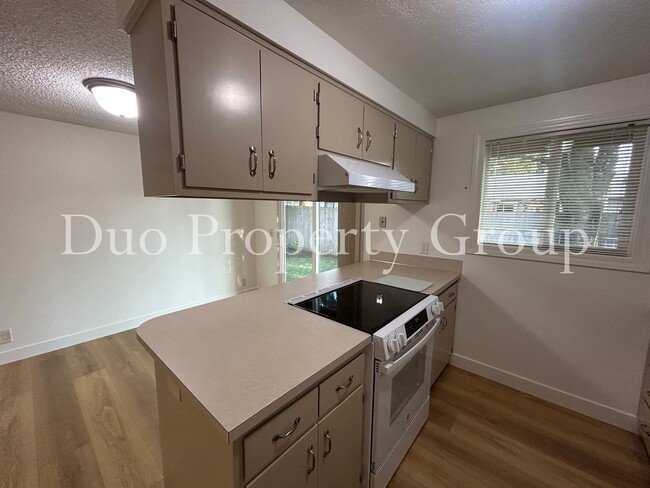 Building Photo - Updated West Eugene Home