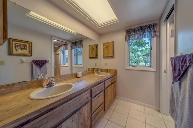 Building Photo - 8105 Bardmoor Pl