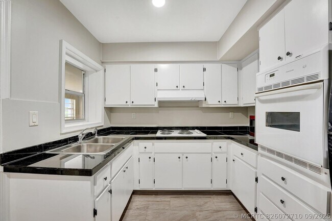 Building Photo - 3761 NW 78th Ln
