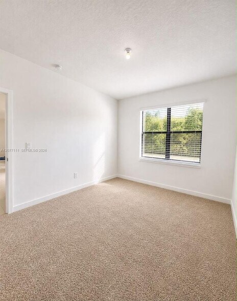Building Photo - 8740 SW Kanner Oaks Dr