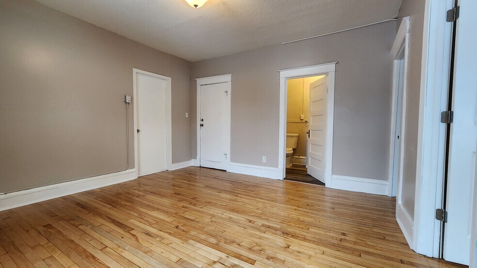 Building Photo - 415 23rd Ave N