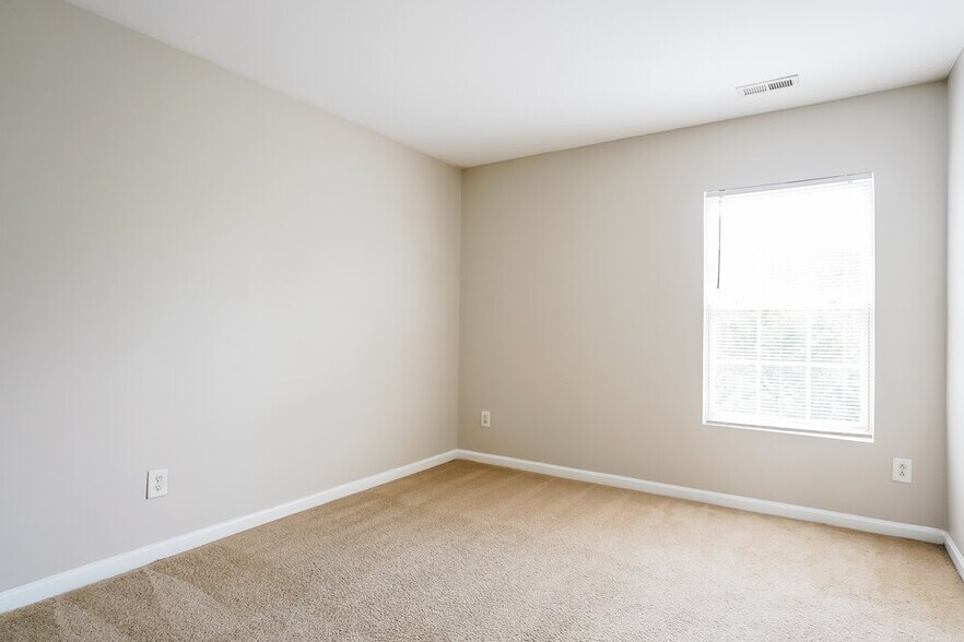 Building Photo - 107 Sleeper Car Ln