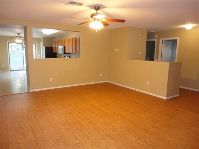 Building Photo - 1054 S Clancy