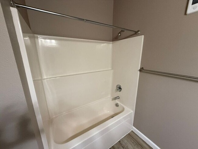 Building Photo - 4261 Hawthorne Ave NE