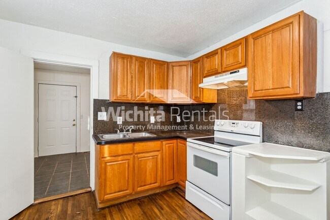 Building Photo - 3 bedroom 1 bath home