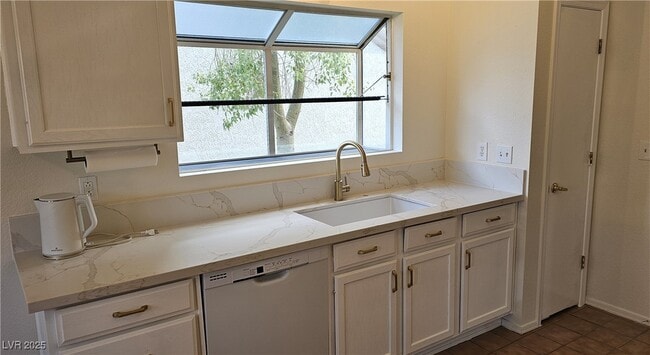 Building Photo - 8609 Glenmount Dr