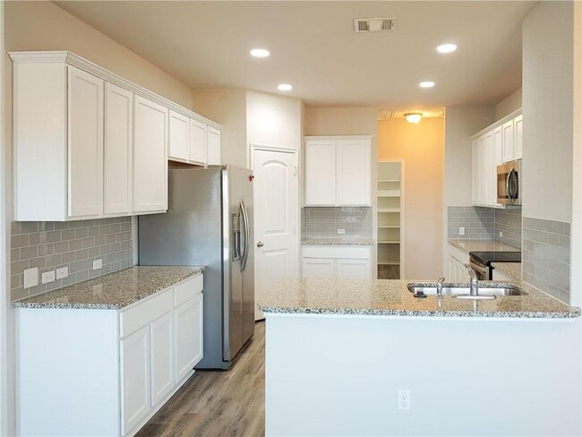 Building Photo - 636 Donegal Ln