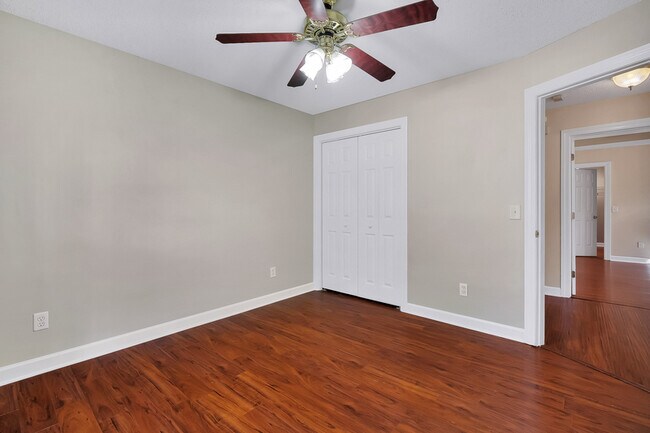 Building Photo - 103 Winding Trail