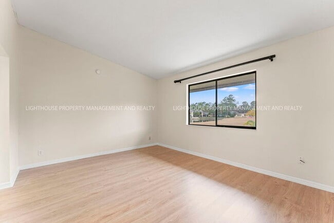 Building Photo - Beautiful 2-Bedroom Townhome with Pond Views