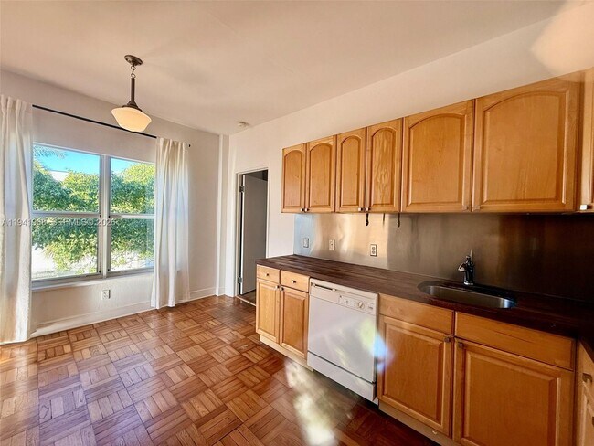 Building Photo - 4035 Meridian Ave