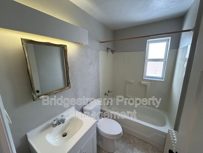 Building Photo - 1549 Old Ln Ave