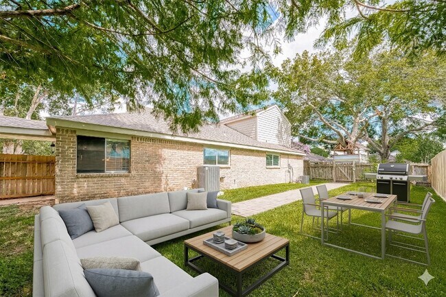 Building Photo - 1623 Cherry Ridge Dr