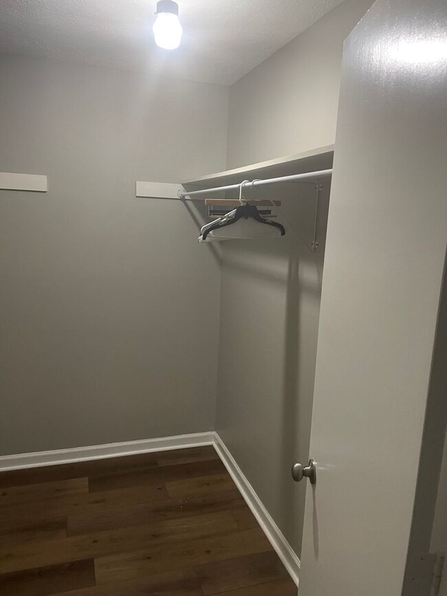 Building Photo - 122 Pebble Ct