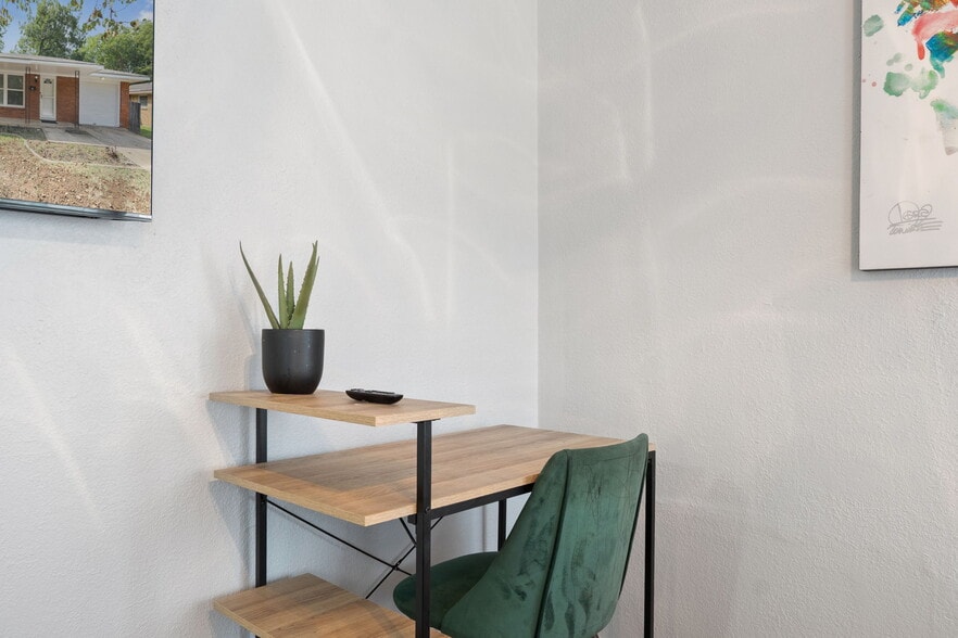 Building Photo - 6418 Onyx Dr N