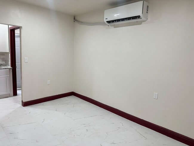 Building Photo - 421 SW 70th Terrace