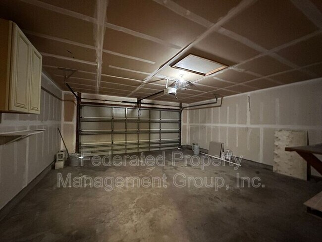 Building Photo - 2231 Brian Lakes Dr E