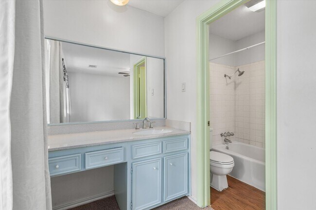 Building Photo - 10057 Woodland Village Dr