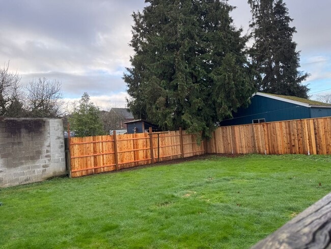 Building Photo - Charming 2 Bedroom 1 Bathroom Located in the Heart of the Beaumont-Wilshire Area!!