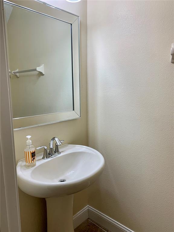 Building Photo - 2621 Lantern Hill Ave