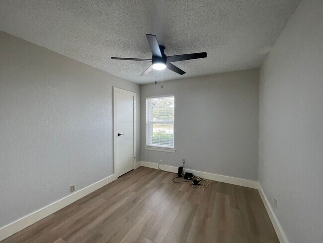 Building Photo - Gorgeous One-Story Home for rent in Euless!