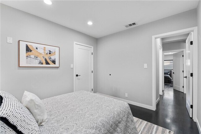 Building Photo - 1702 Landis St