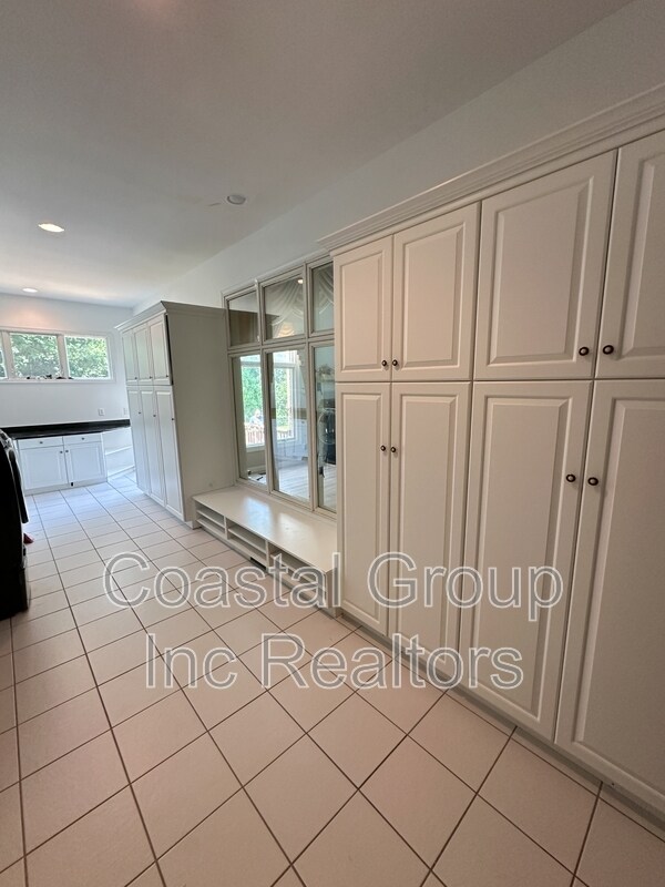 Building Photo - 1661 Spring House Trail