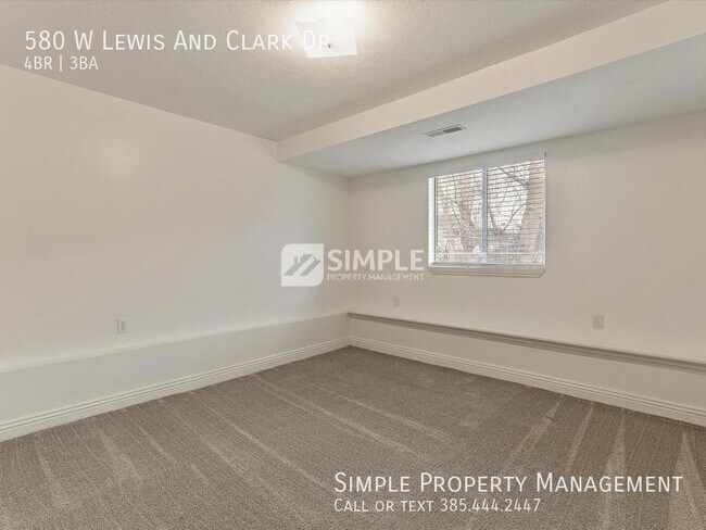 Building Photo - 580 W Lewis And Clark Cir