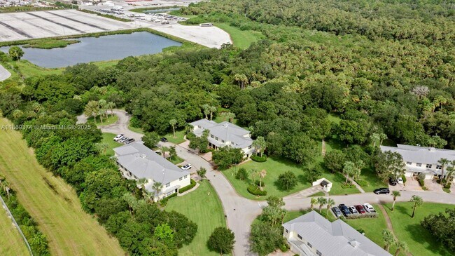 Building Photo - 2700 Creekside Dr