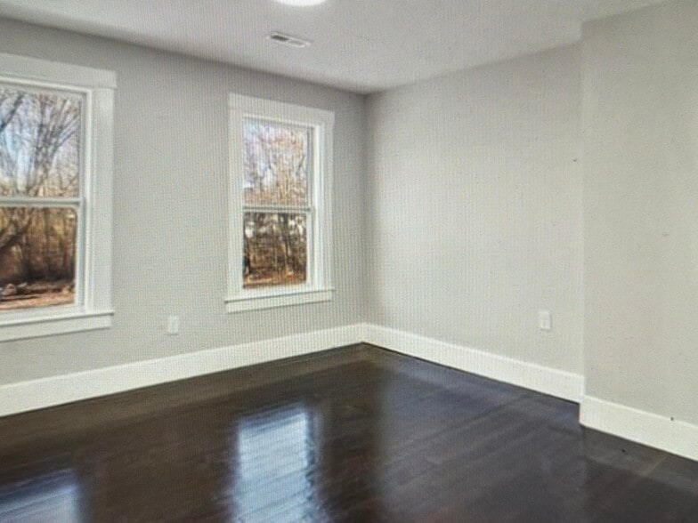 Building Photo - 35 Watch St