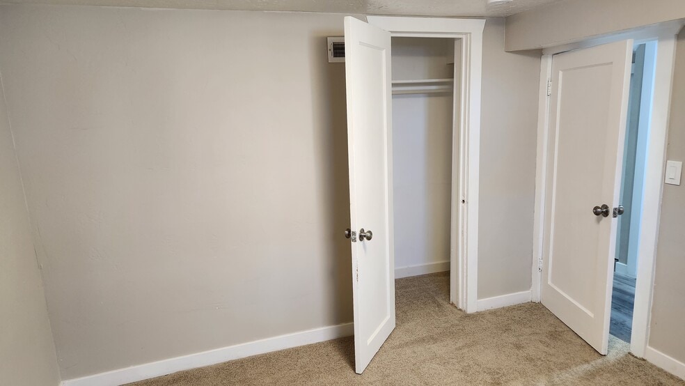 Building Photo - 920 W 600 N