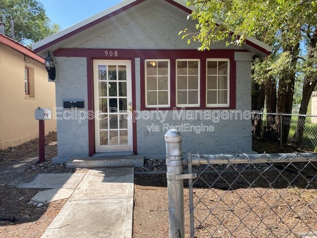 Building Photo - 908 9th St