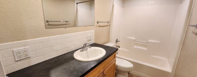 Building Photo - Columbine1104 (CW-KS)