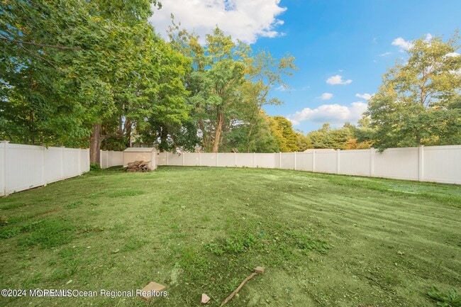 Building Photo - 300 Monmouth Rd