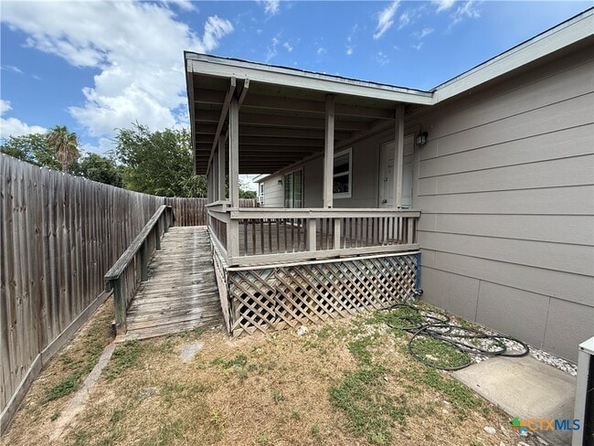 Building Photo - 1045 Ferryboat Ln