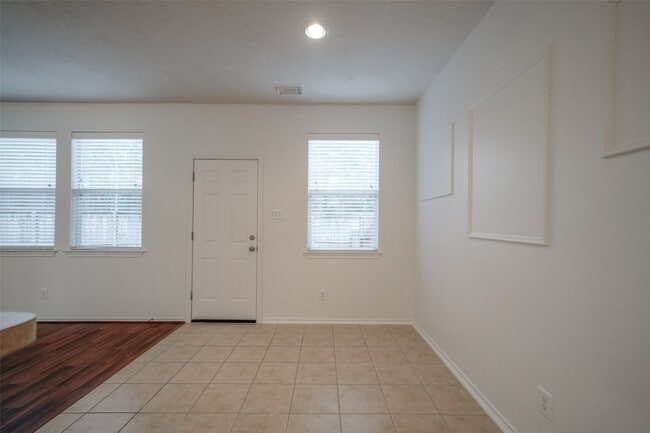 Building Photo - 146 Silver Penny Dr