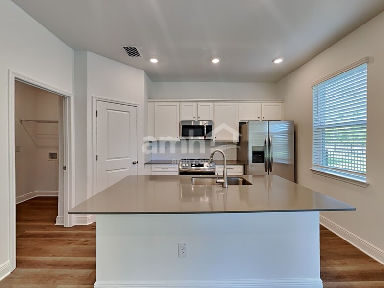 Building Photo - 6428 Atlantic Bch Ave