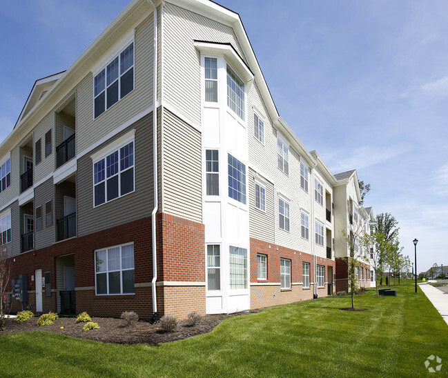 Building Photo - Camelot at Marlboro