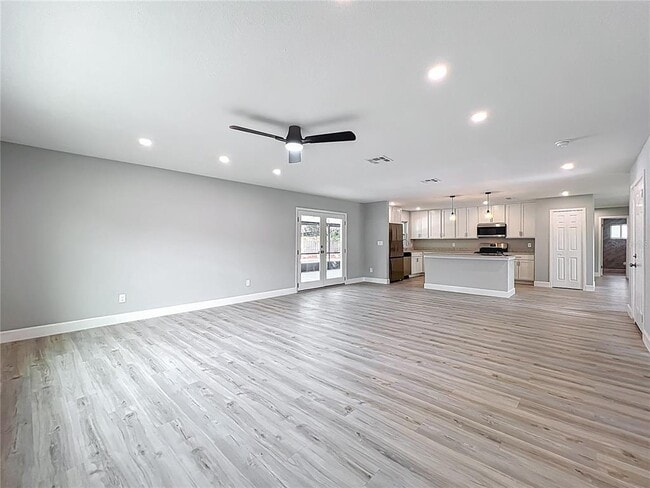 Building Photo - 8676 Hillside Dr