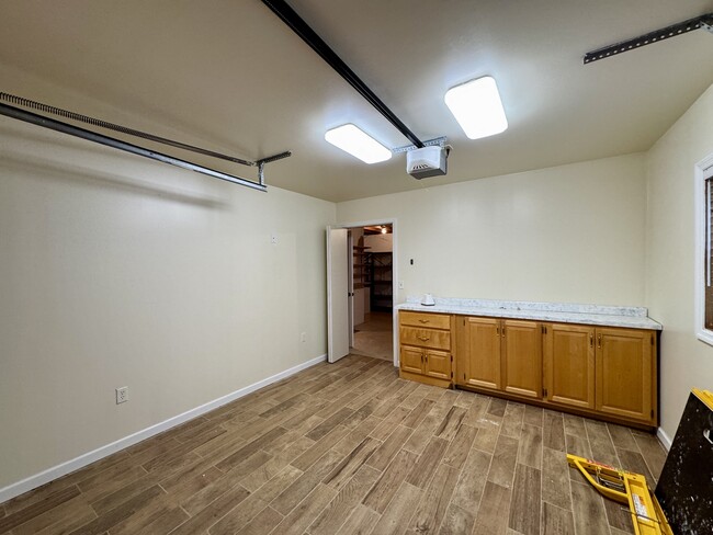 Building Photo - 212 Talah Ln