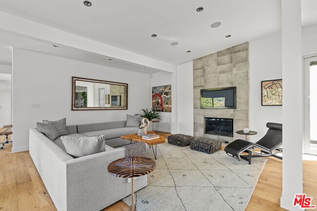 Building Photo - 7470 Woodrow Wilson Dr