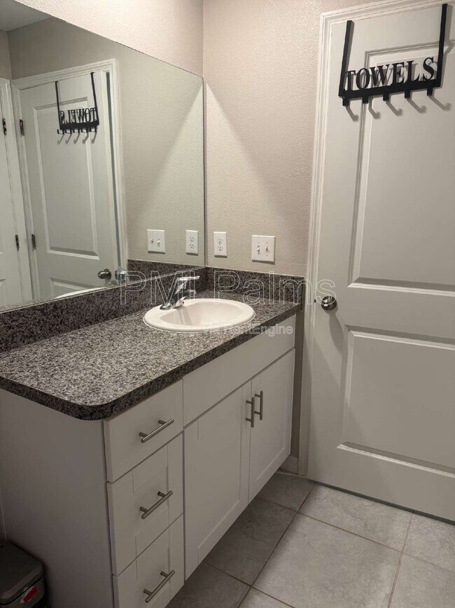 Building Photo - 10332 Alder Green Dr