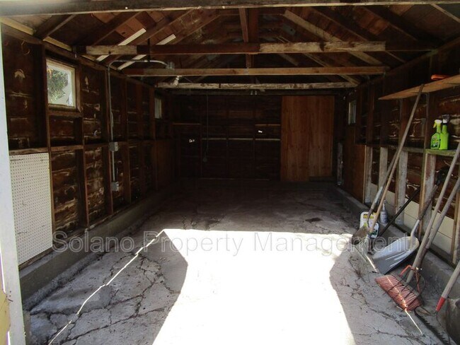 Building Photo - 476 Banning Way