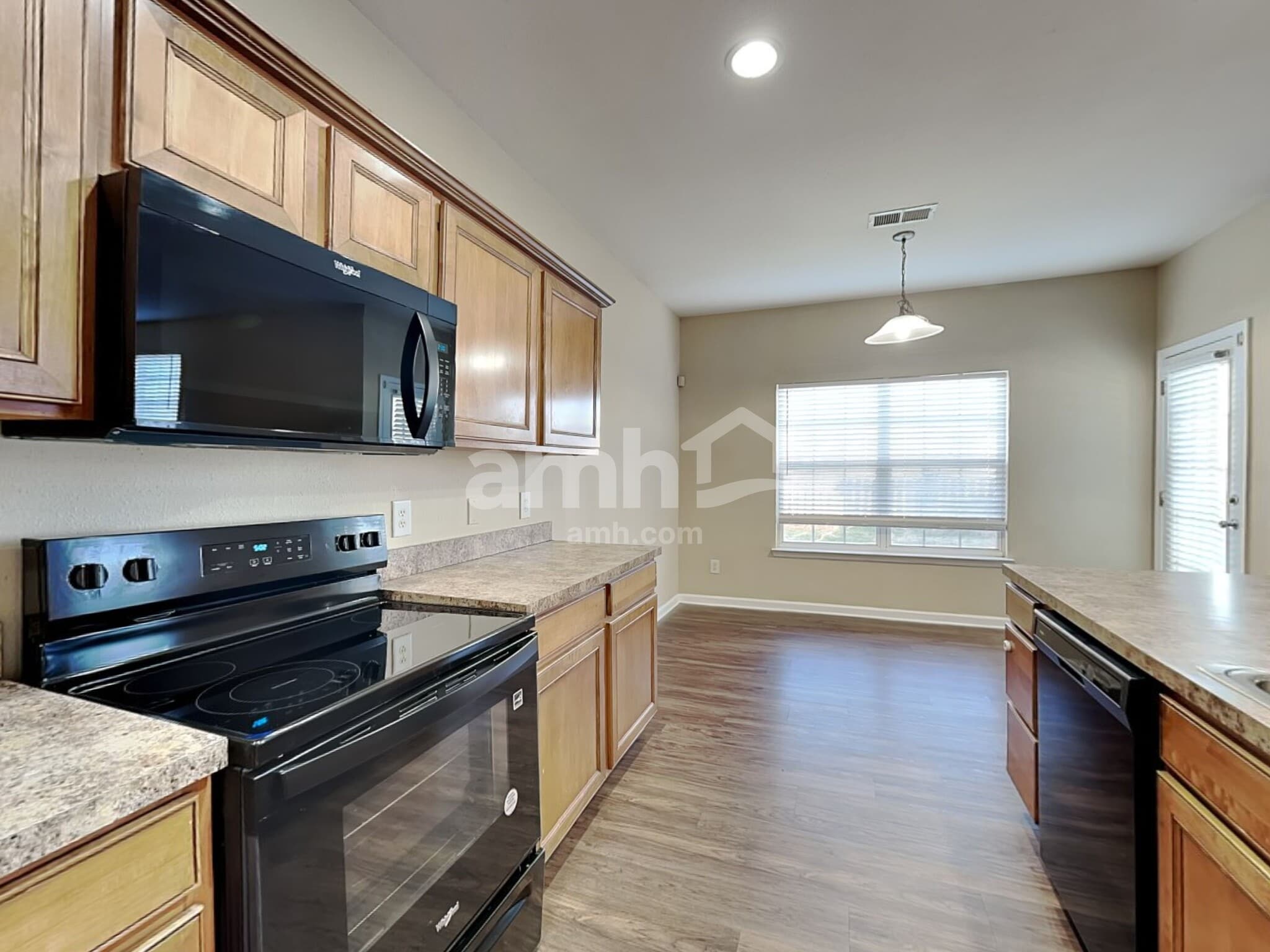 Building Photo - 2476 Ingleside Dr