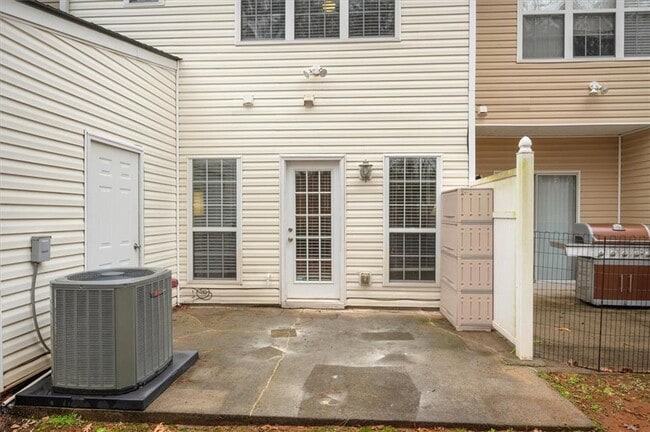 Building Photo - 940 Tree Creek Blvd