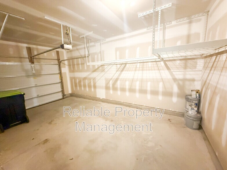 Building Photo - 140 Willow Green Dr