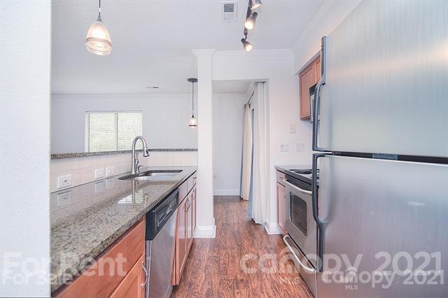 Building Photo - 2500 Cranbrook Ln