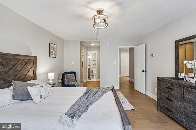 Building Photo - 4620 N Park Ave