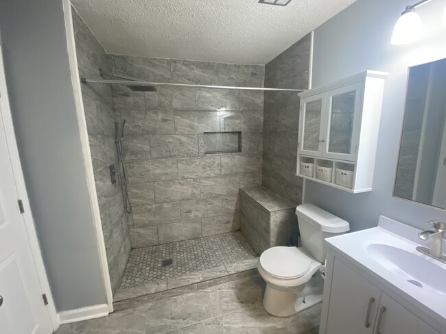 Upstairs Bathroom - 338 Woodham Ct