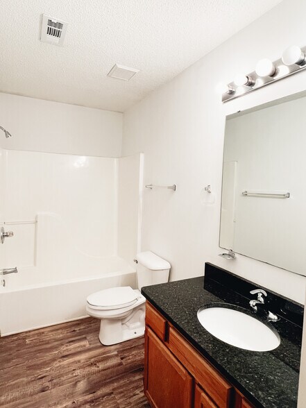 Building Photo - 350 Miller Pointe Dr